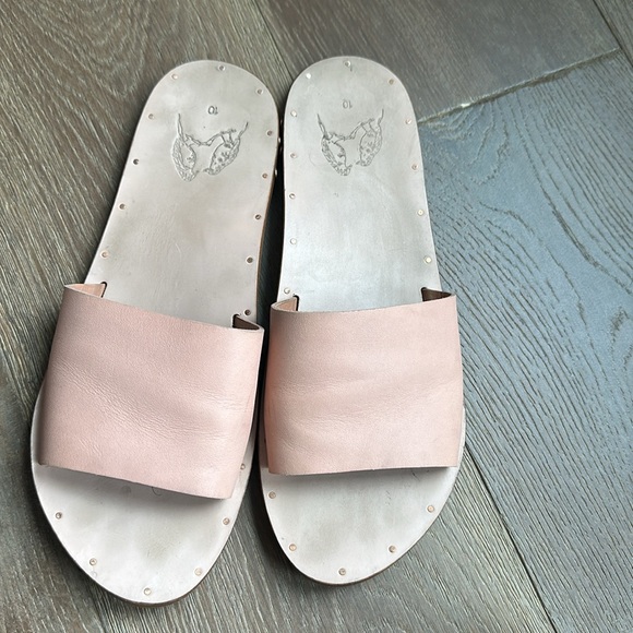 Barely worn Beek sandals - Picture 2 of 5